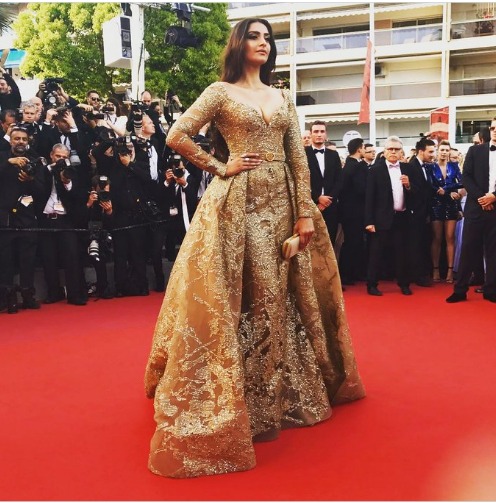 Some Gracious Red Carpet Looks of the Bollywood Actresses - Sentinelassam